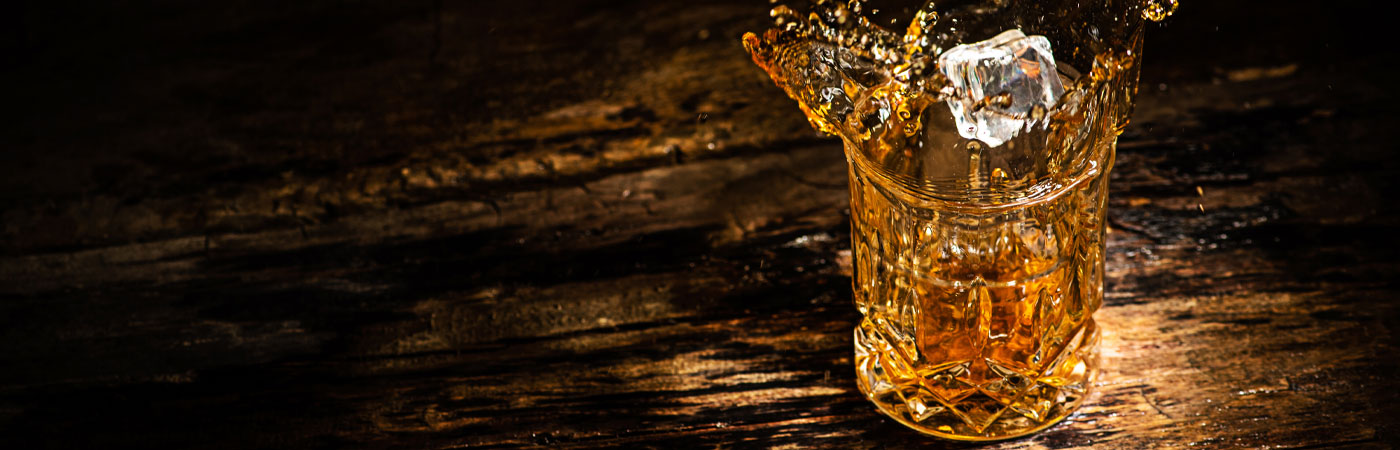 Kristall-Whiskyglas mit Eis – ZORYU